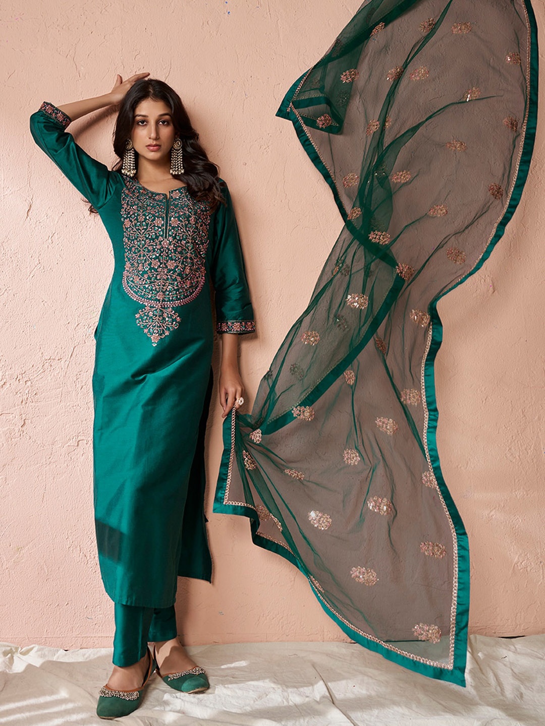 

Inddus Floral Yoke Design Regular Pure Silk Kurta with Trousers & Dupatta, Green