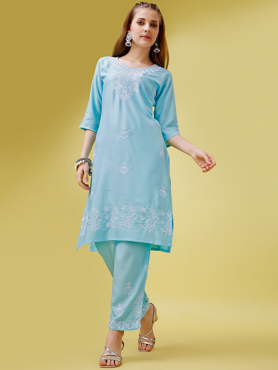 

Molly & Michel Floral Embroidered Thread Work Straight Kurta With Trousers, Blue