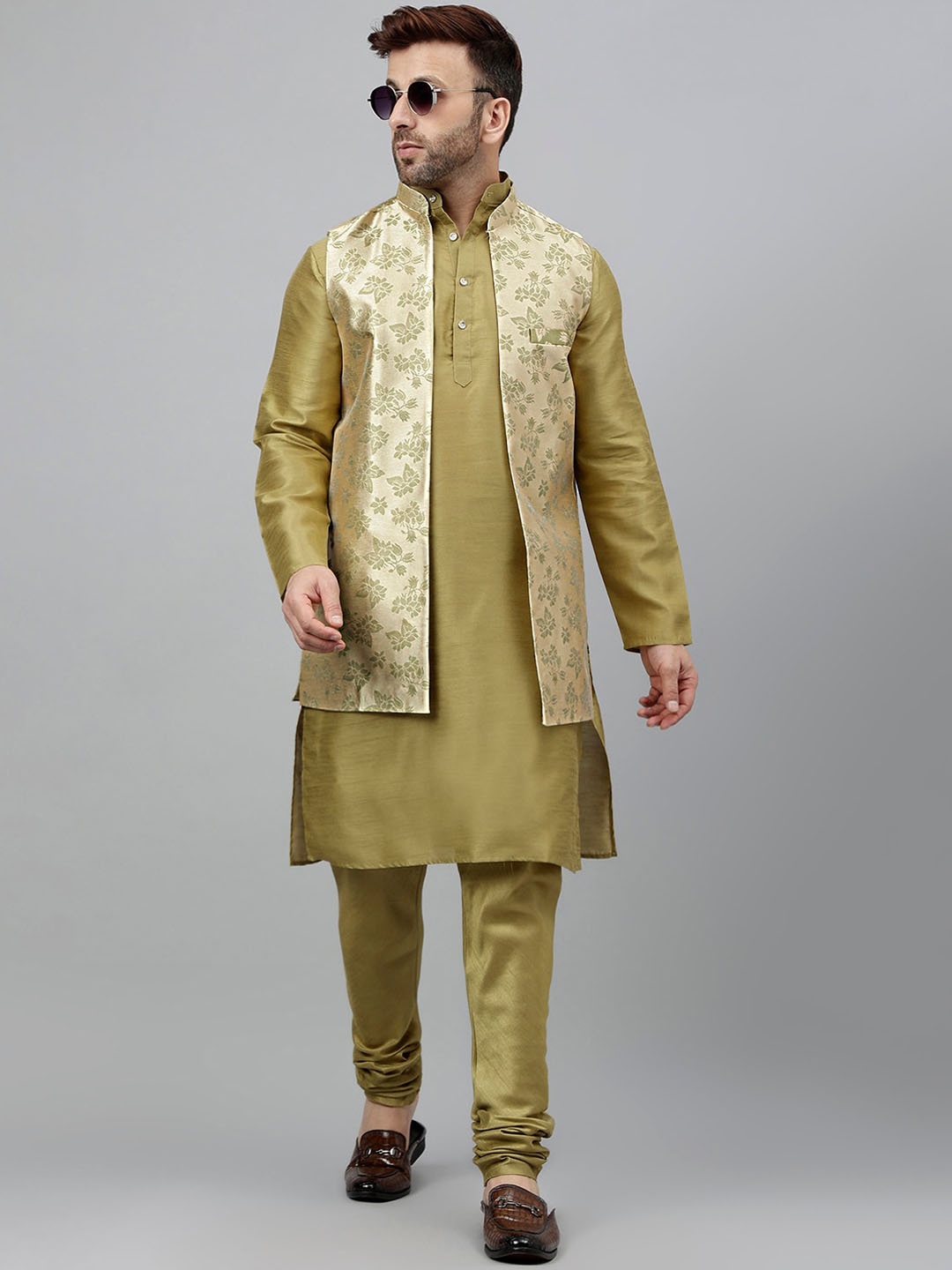 

Hangup Band Collar Regular Kurta with Churidar With Nehru Jacket, Green