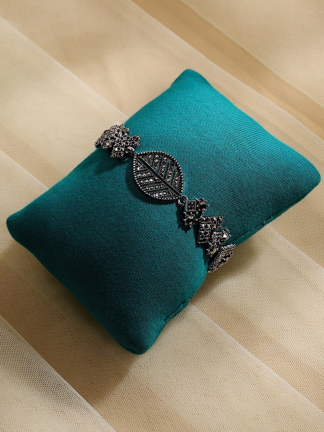 

SOHI Women Silver-Plated Link Bracelet