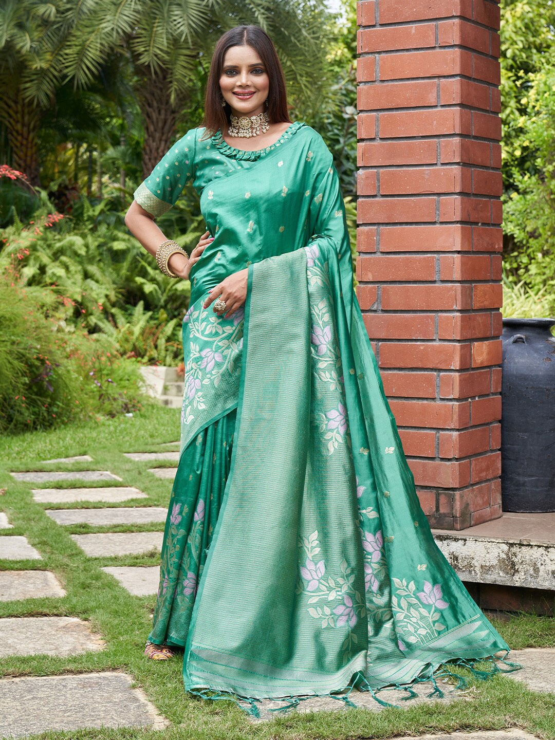 

KARAGIRI Woven Design Zari Banarasi Saree, Green