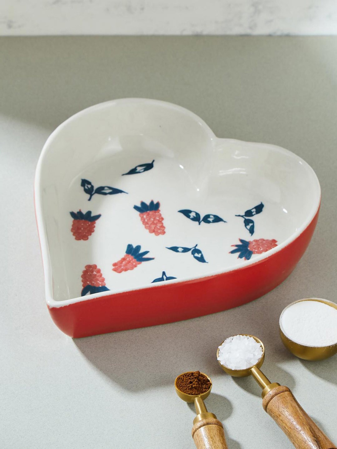 

Fabindia Red & White Printed Heart Shape Ceramic Baking Tray