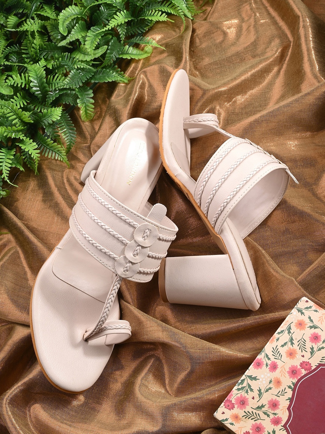 

CLOG LONDON Braided One Toe Block Heels, White