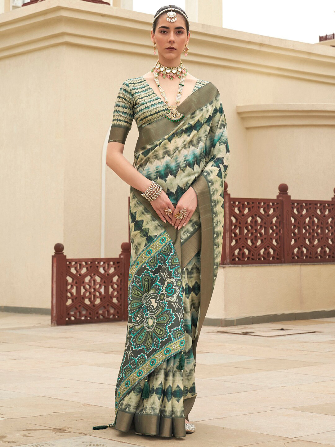 

Saree mall Geometric Printed Zari Sungudi Saree, Sea green