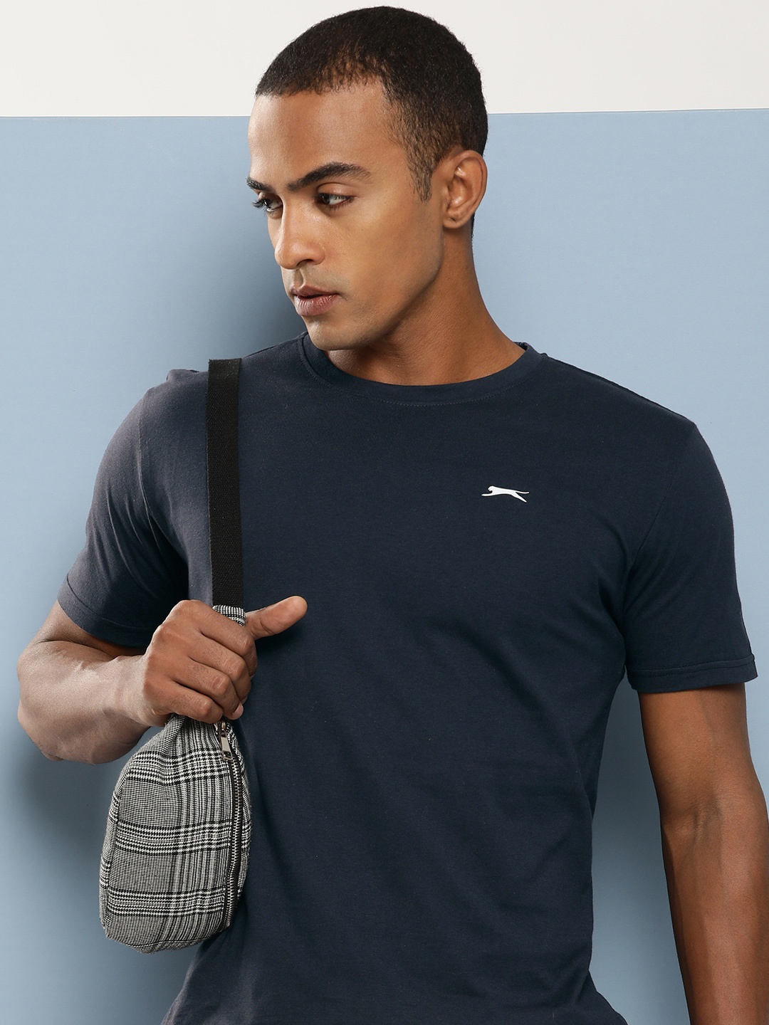 

Slazenger Men Solid Regular Fit T-shirt, Navy blue
