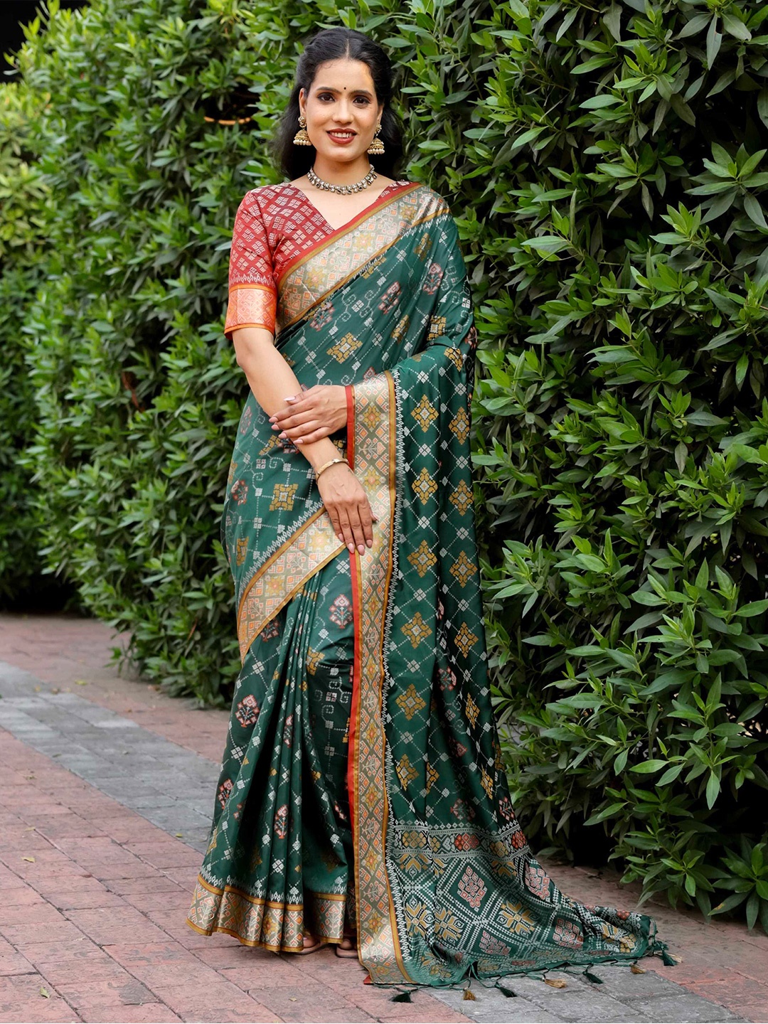 

Mitera Green & Silver-Toned Ethnic Motifs Woven Design Zari Patola Saree