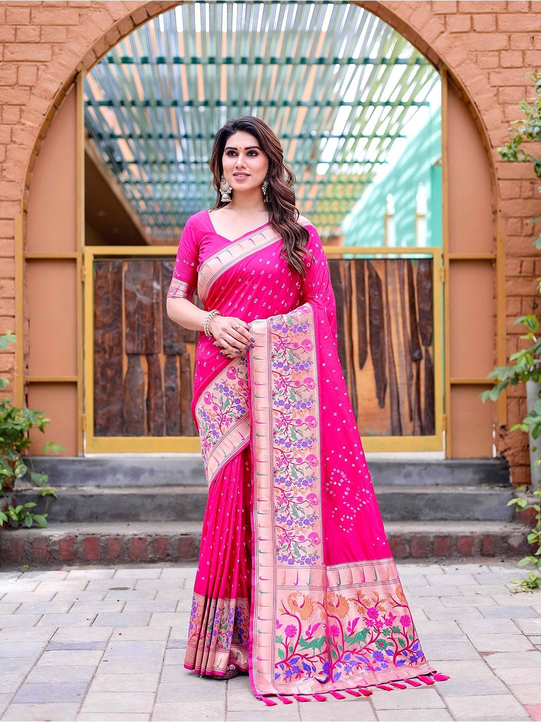 

Mitera Pink & Navy Blue Ethnic Motifs Woven Design Zari Paithani Saree