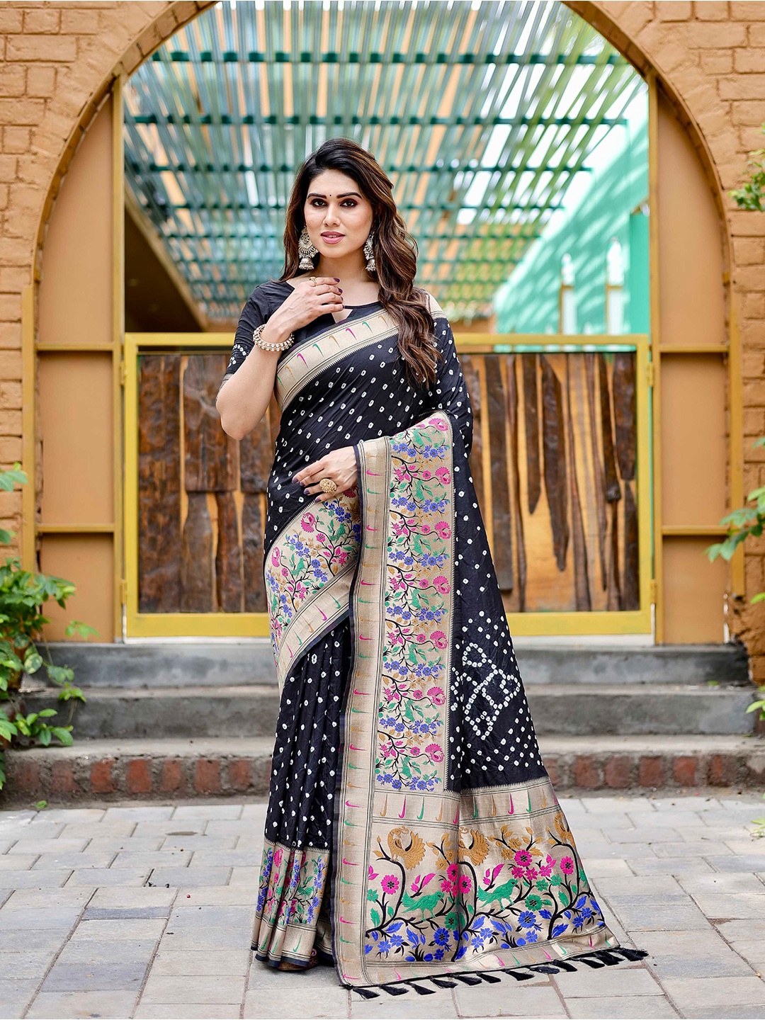 

Mitera Black & White Ethnic Motifs Woven Design Zari Paithani Saree