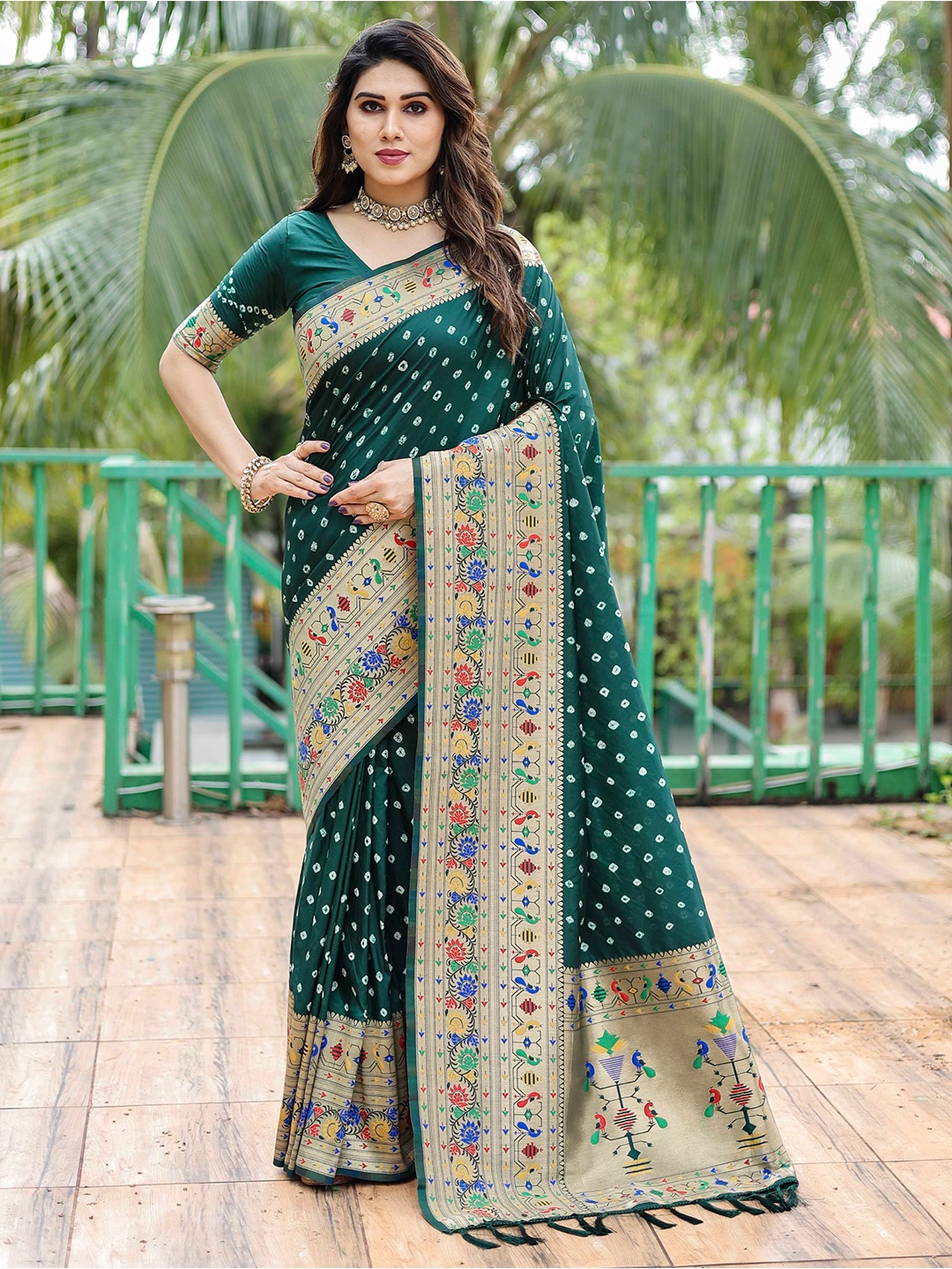 

Mitera Green & White Bandhani Printed Zari Paithani Saree