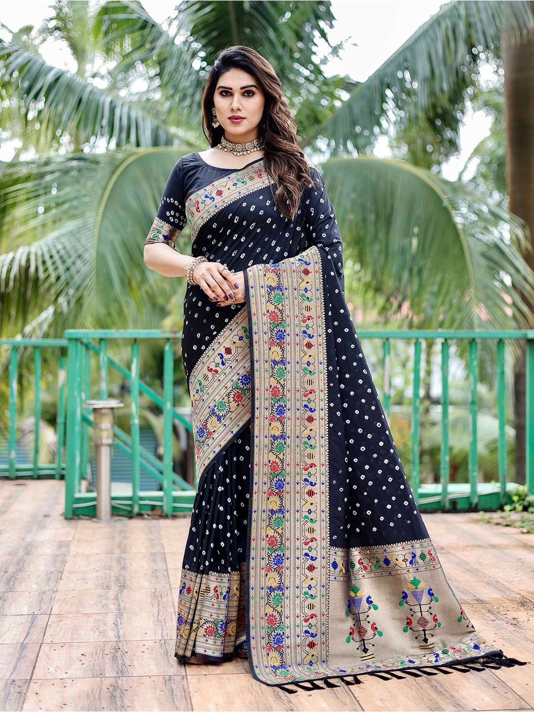 

Mitera Black & White Bandhani Printed Zari Paithani Saree