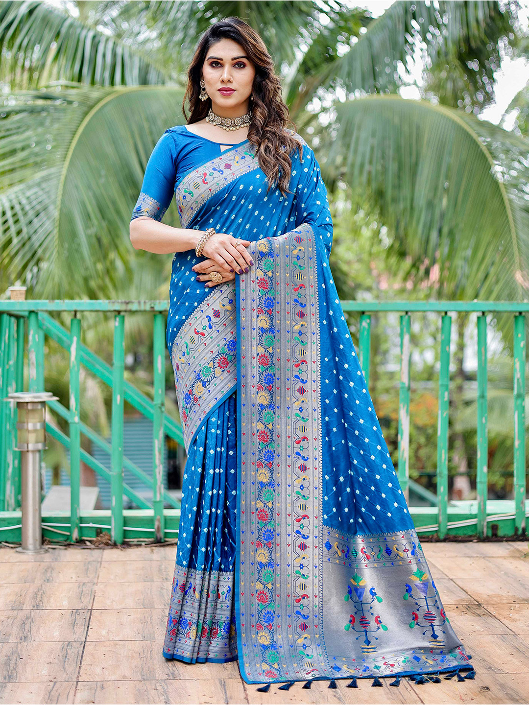 

Mitera Blue & White Bandhani Printed Zari Paithani Saree