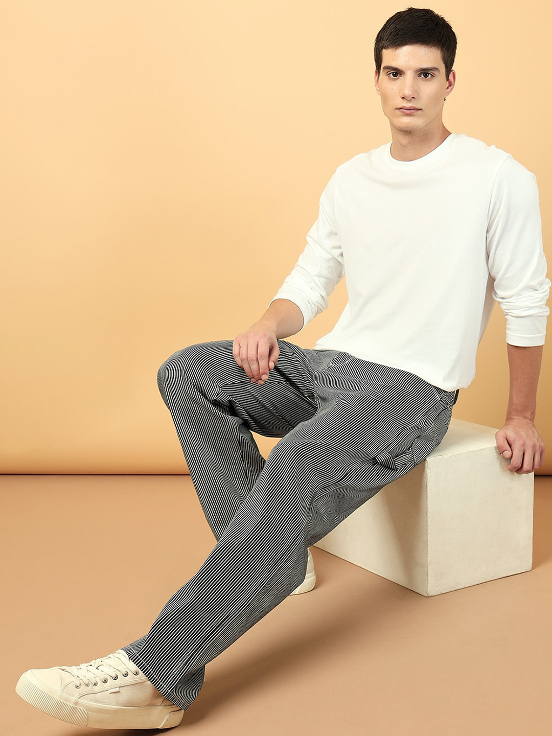 

Wrangler Men Striped Relaxed Fit Clean Look Cotton Jeans, Grey