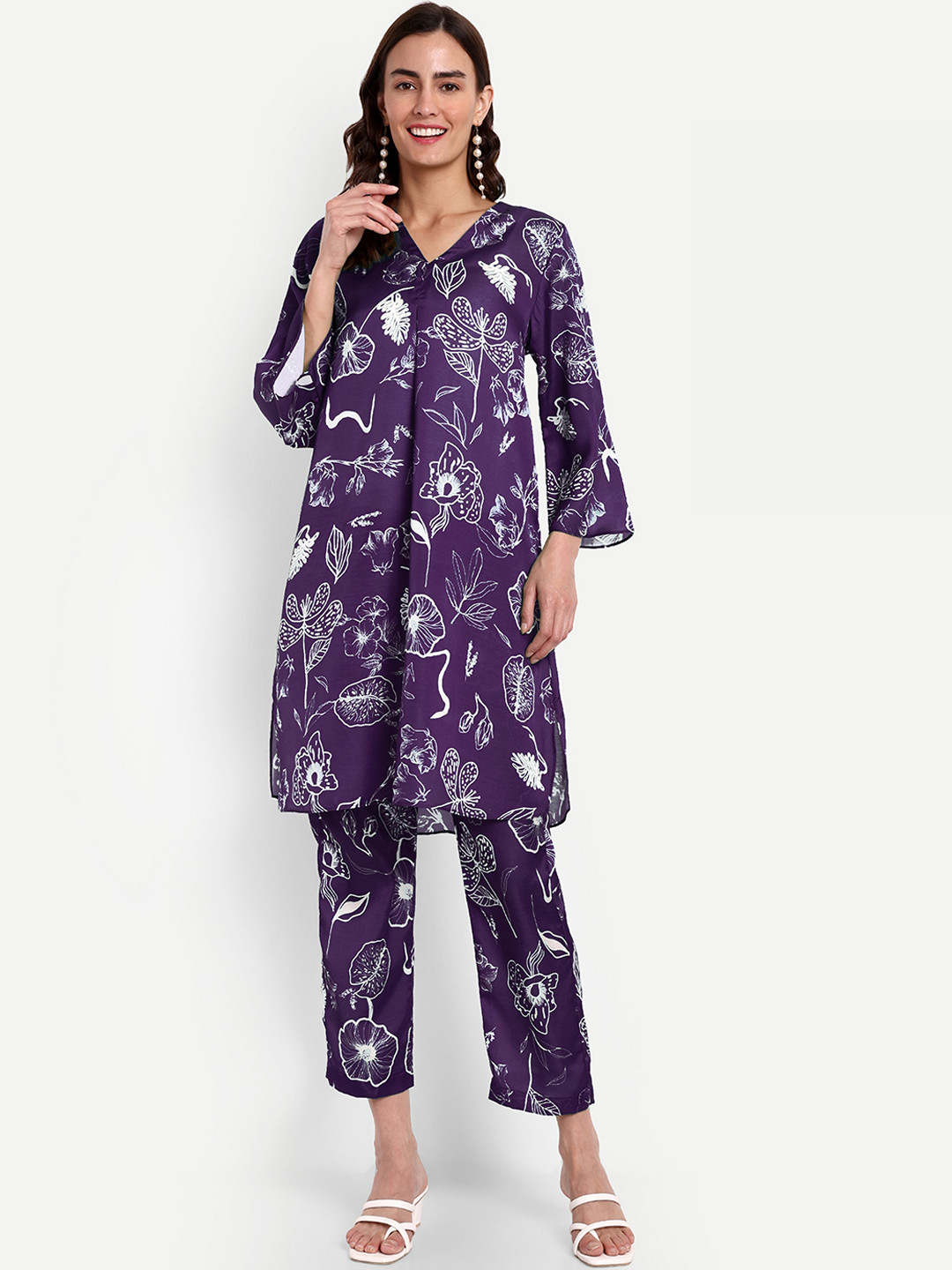 

TYAAR Floral Printed Regular Kurta With Trousers, Purple