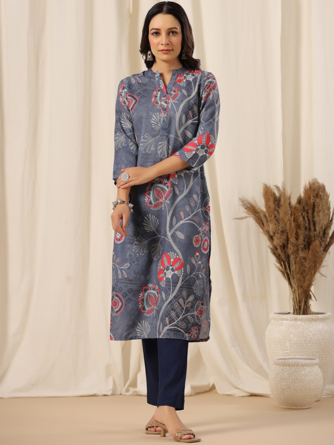 

Anubhutee Floral Printed Mandarin Collar Kurta, Grey