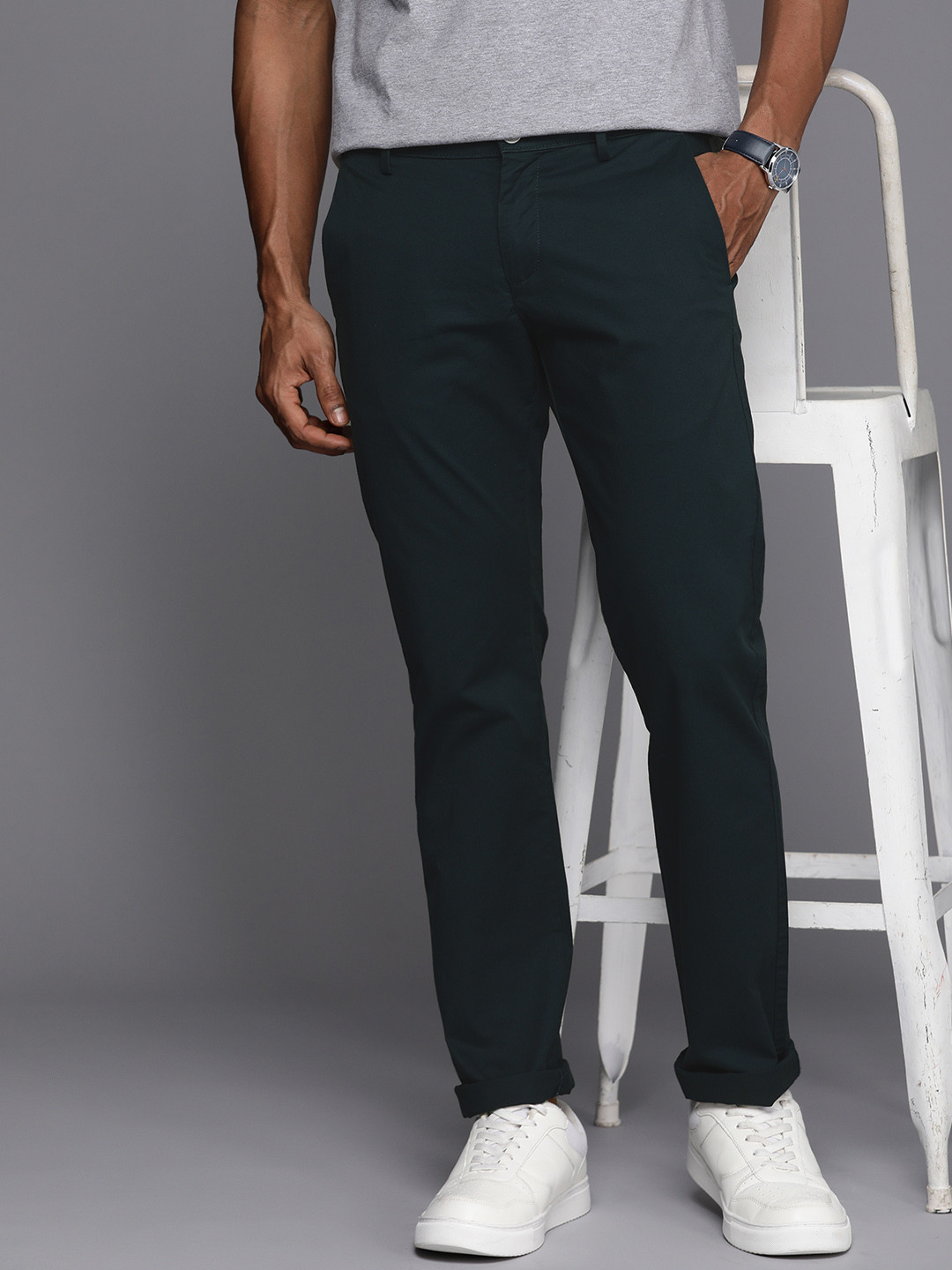 

Allen Solly Men Solid Slim Fit Chinos Trousers, Navy blue