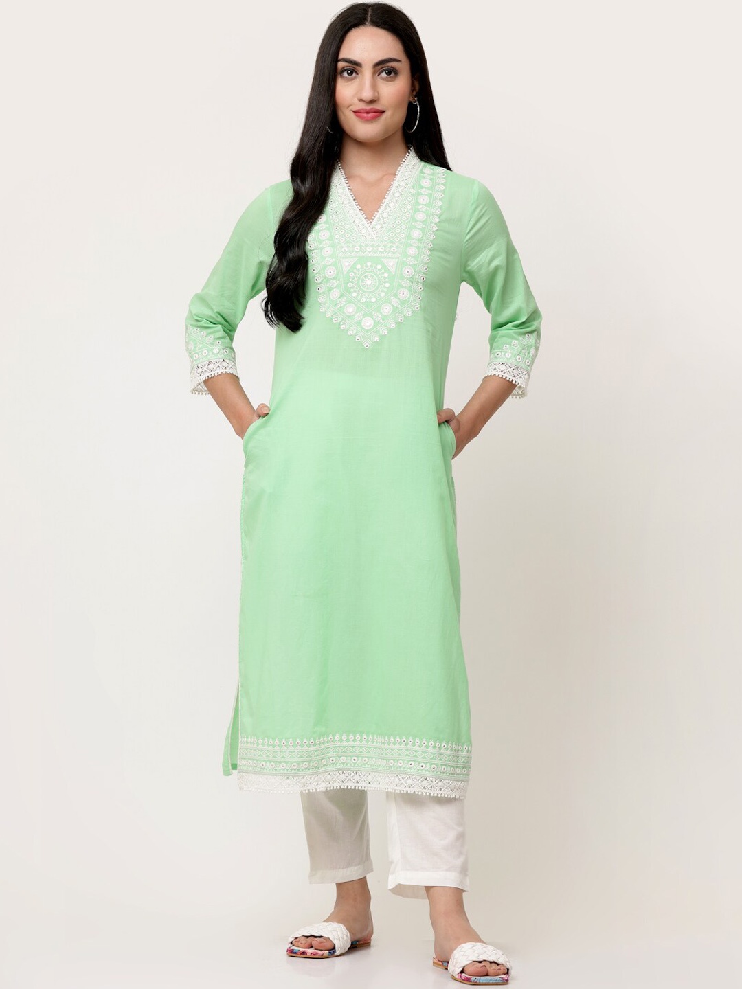 

SAVI Ethnic Motifs Yoke Design Thread Work Pure Cotton Straight Kurta, Green