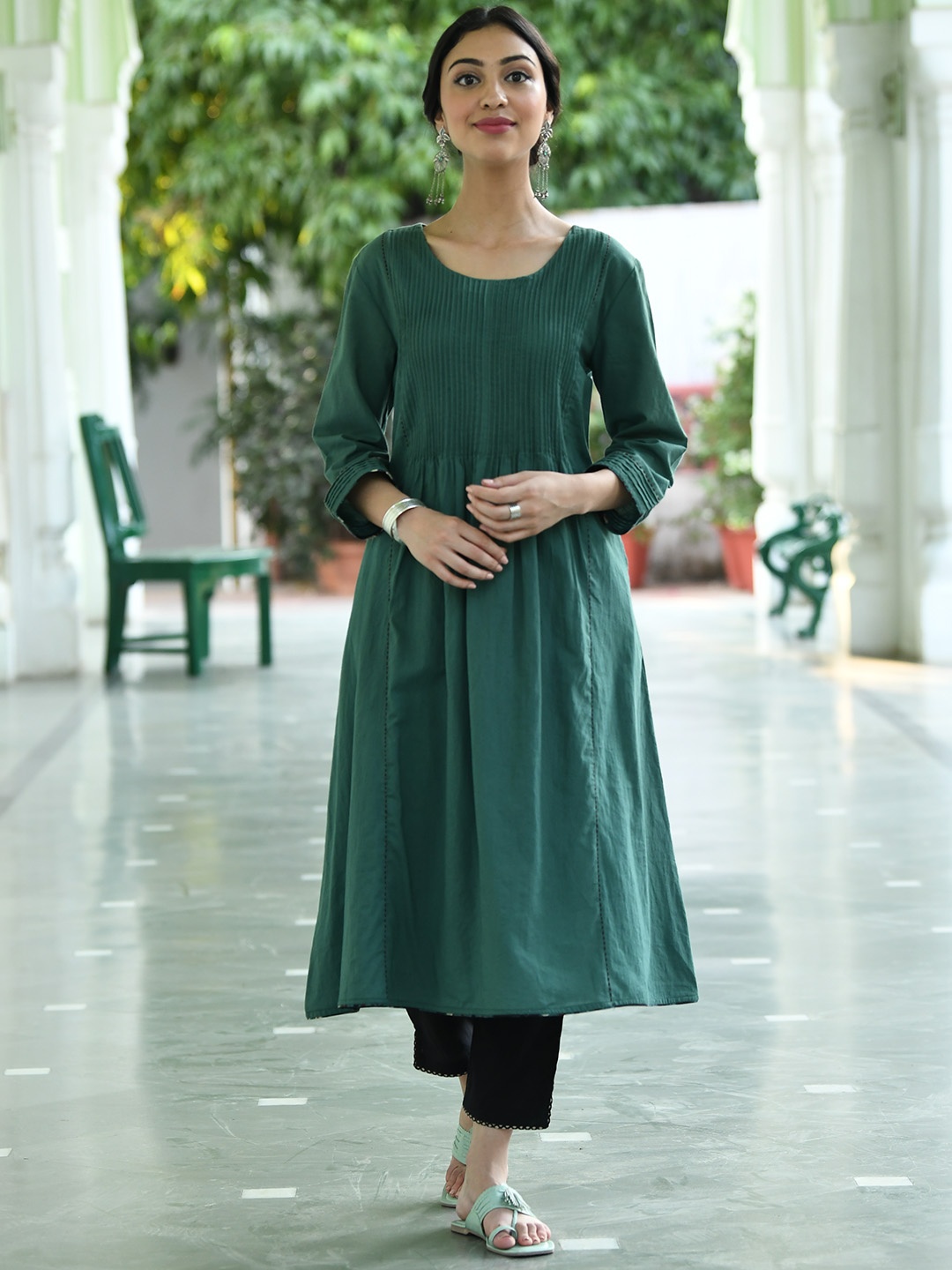 

SAVI Round Neck Pleated A-Line Kurta, Green