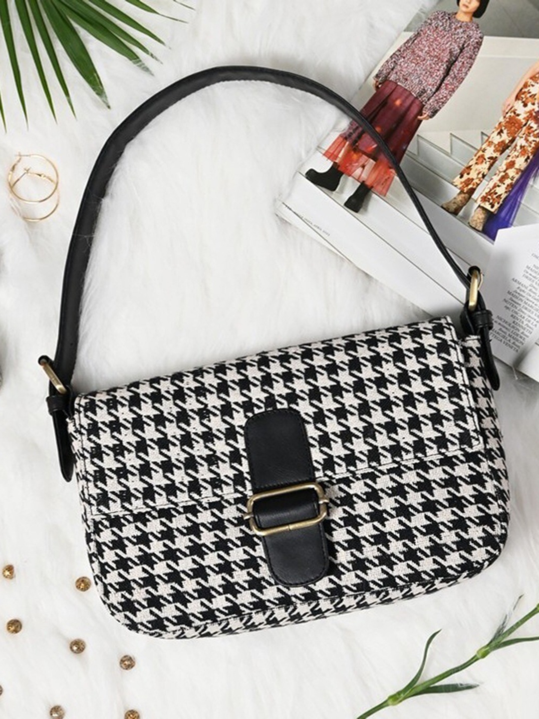 

Visual Echoes Self Design Structured Satchel Bag, Black