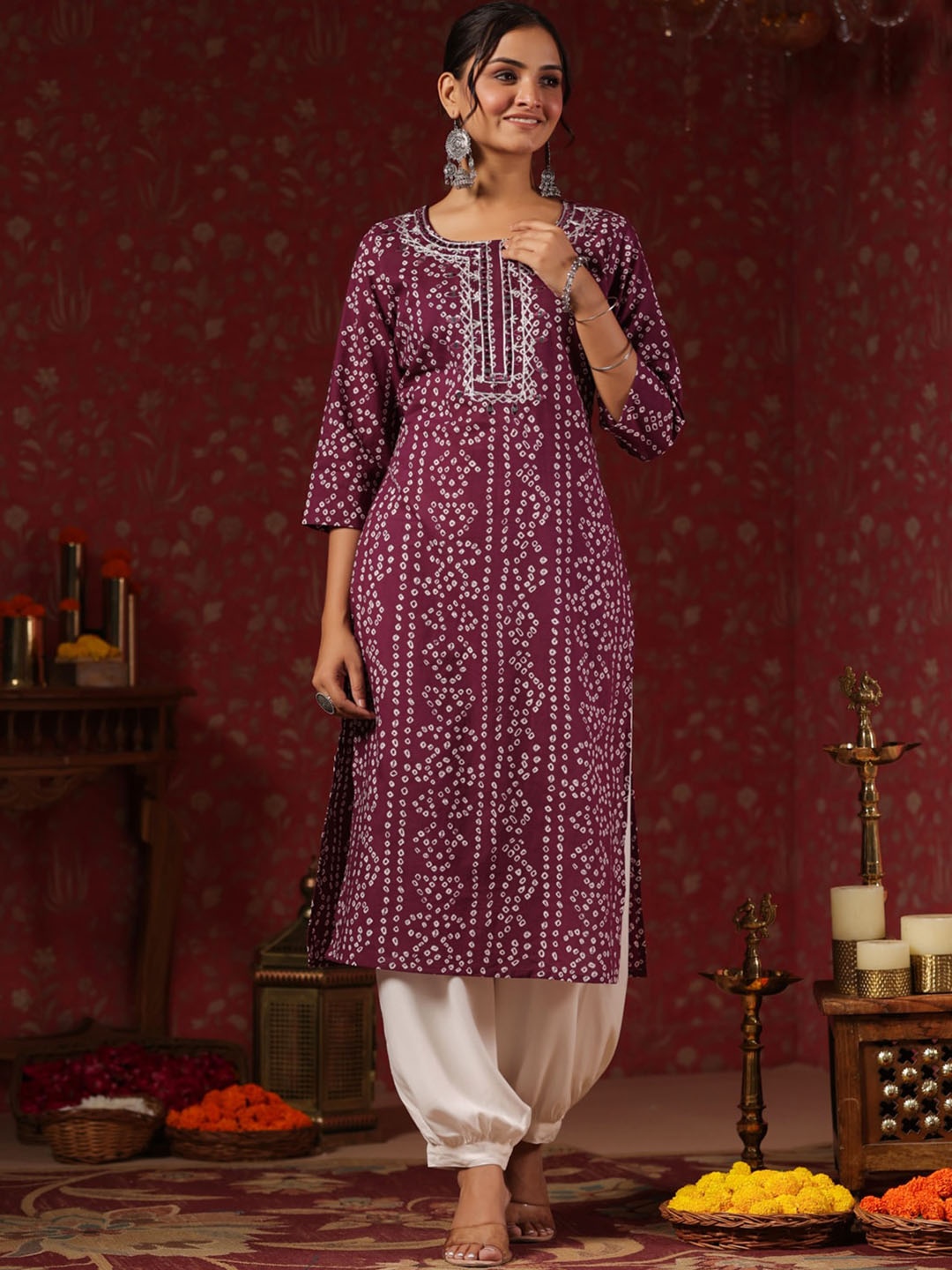 

Ishin Bandhani Printed Thread Work Straight Kurta, Purple