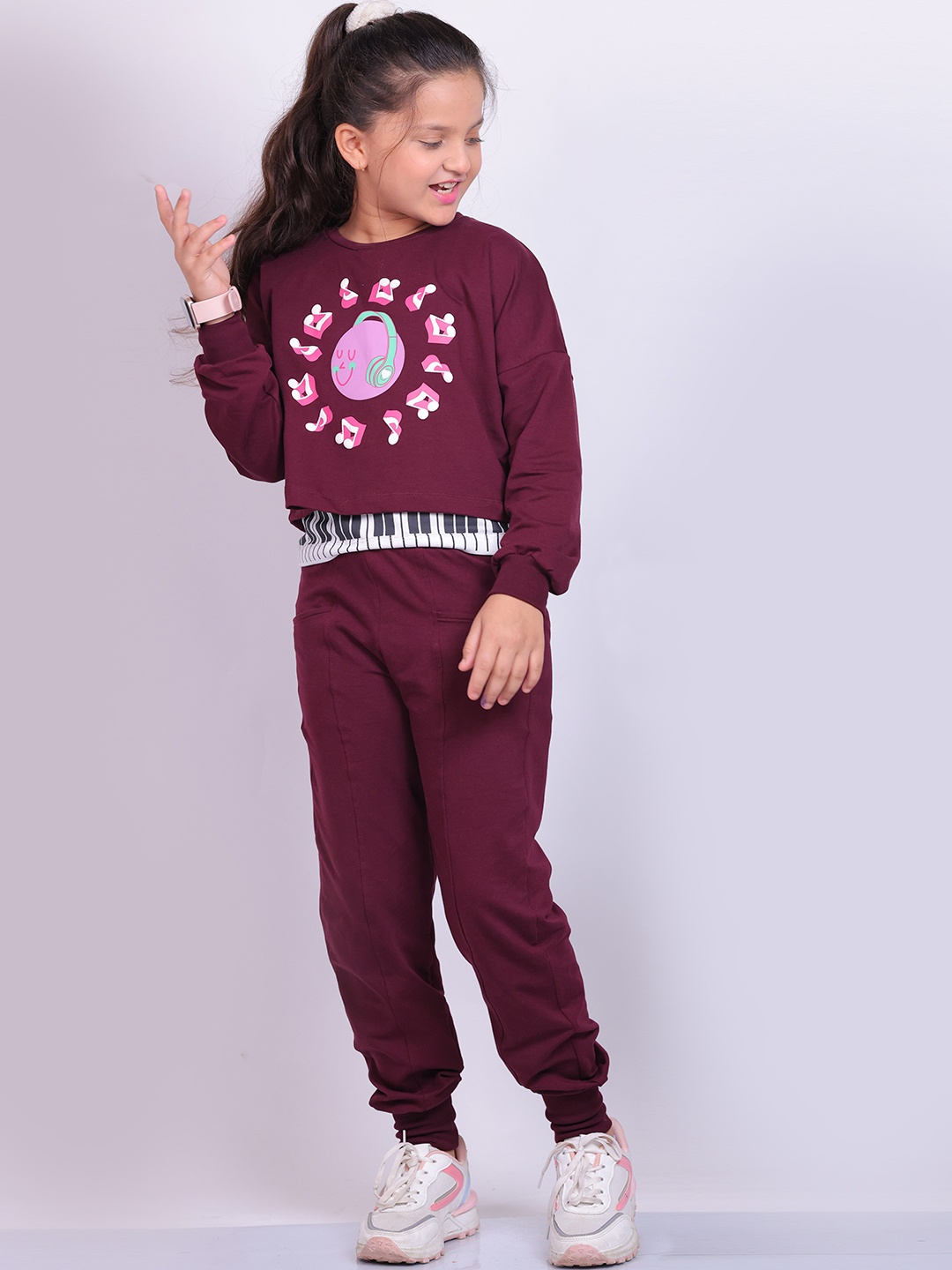 

Little Carrot Girls Graphic Printed T-shirt With Pyjamas, Burgundy