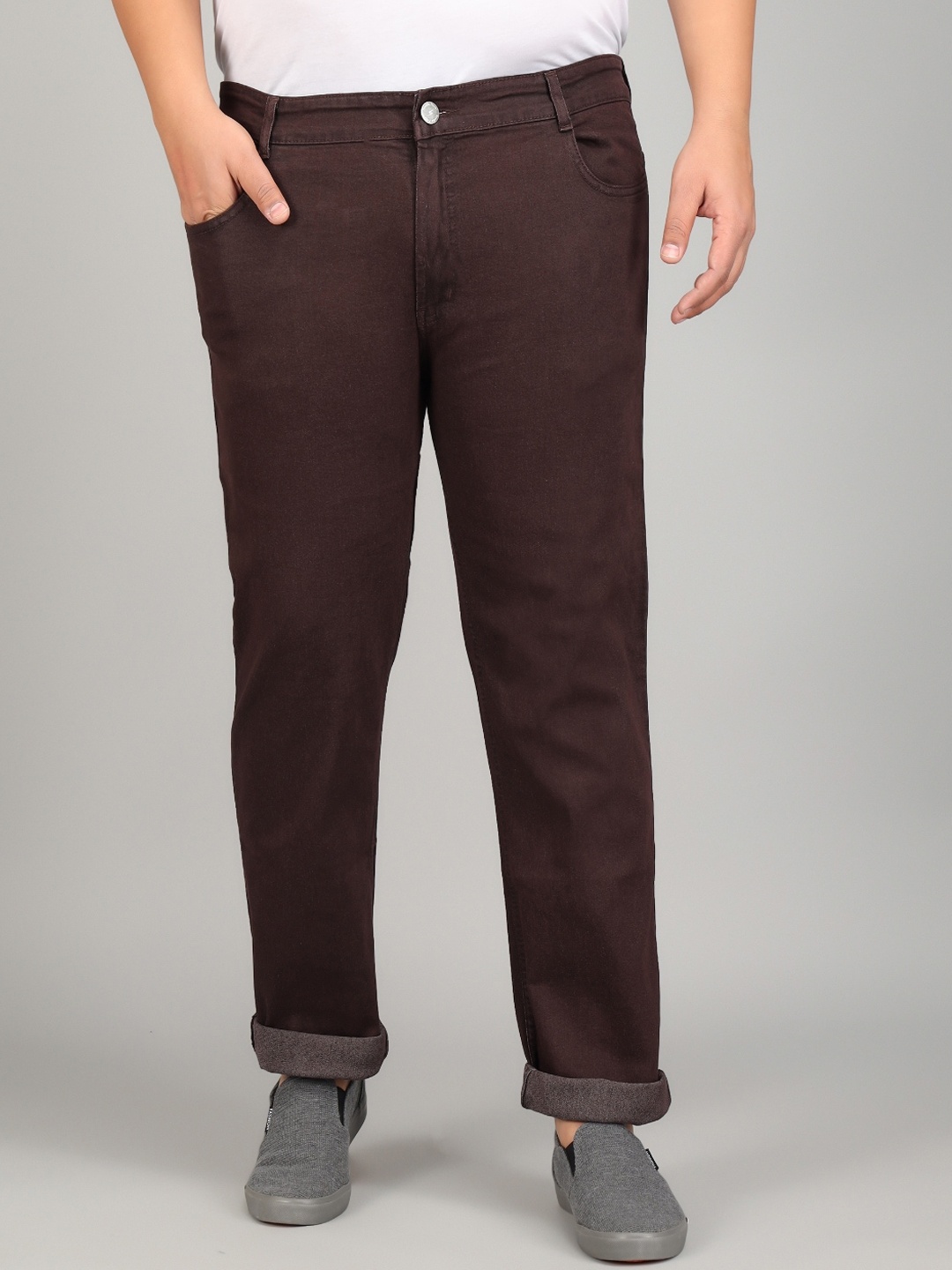 

STUDIO NEXX Men Relaxed Fit Mid-Rise Cotton Stretchable Jeans, Coffee brown