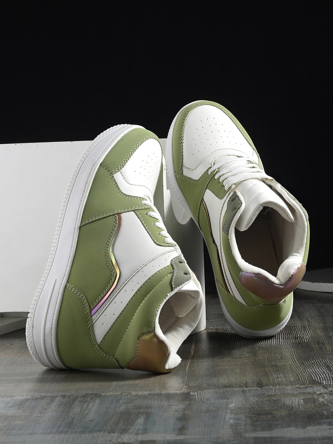 

The Roadster Lifestyle Co. Women White & Green Mid Top Lightweight Sneakers