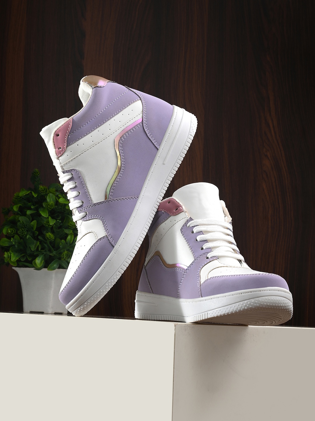 

The Roadster Lifestyle Co. Women White & Purple Mid Top Lightweight Sneakers
