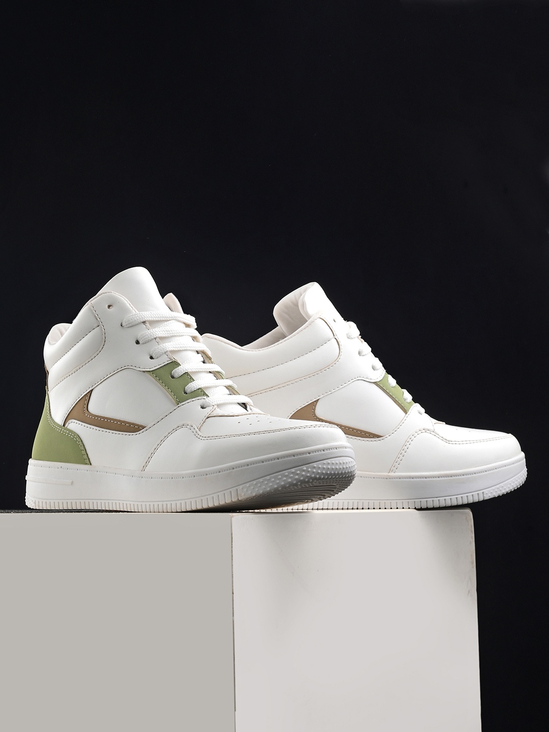 

The Roadster Lifestyle Co. Women White & Sea Green Mid Top Lightweight Sneakers