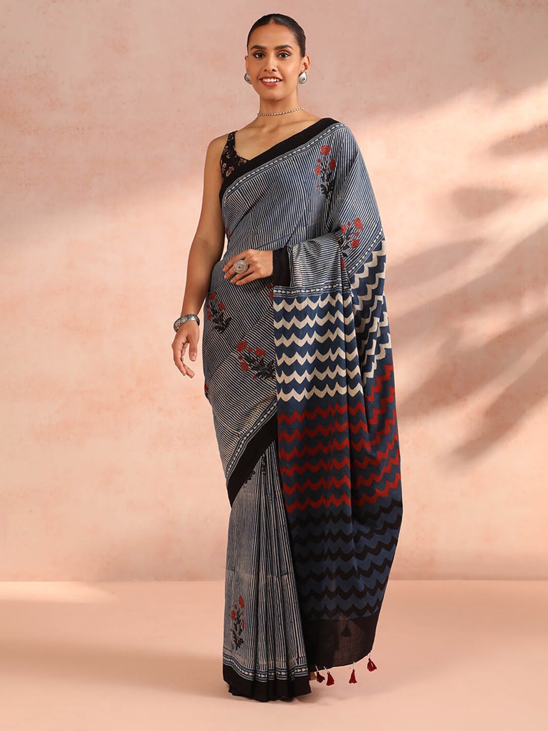 

Taneira Geometric Printed Pure Cotton Block Print Saree, Blue