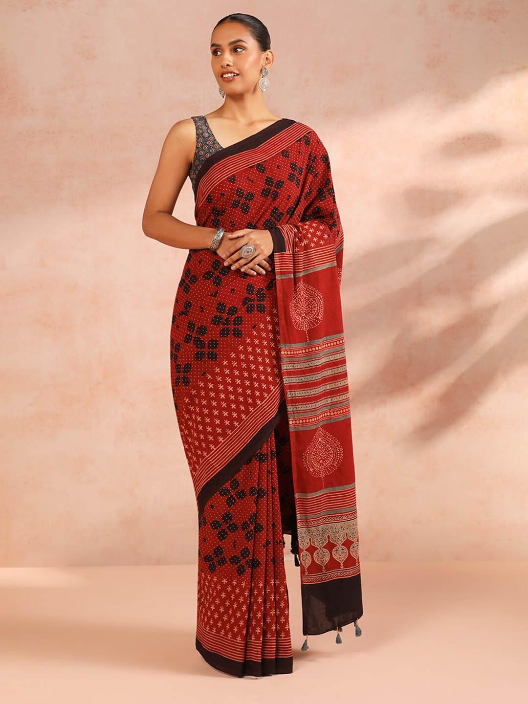 

Taneira Floral Block Printed Pure Cotton Saree, Red