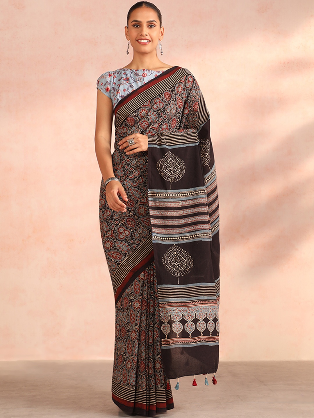 

Taneira Ethnic Motifs Printed Pure Cotton Saree, Black