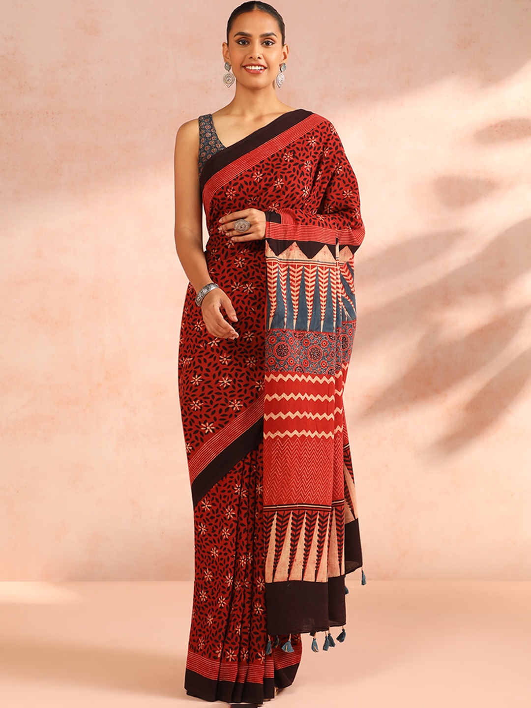 

Taneira Floral Block Print Pure Cotton Saree, Red