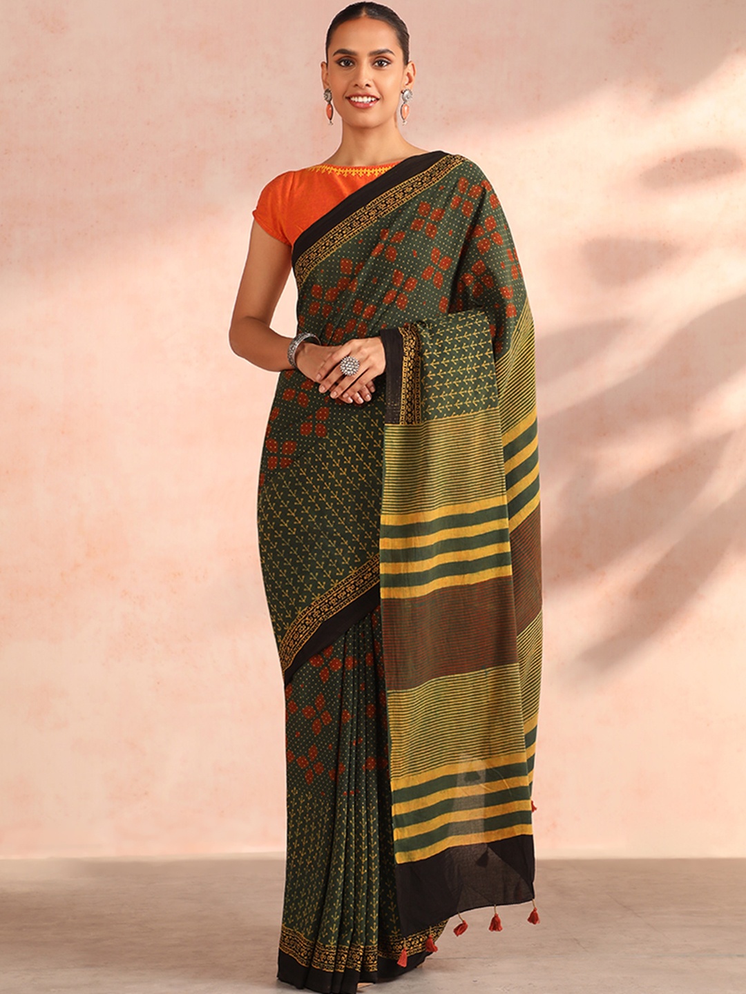 

Taneira Ethnic Motifs Block Print Pure Cotton Saree, Green