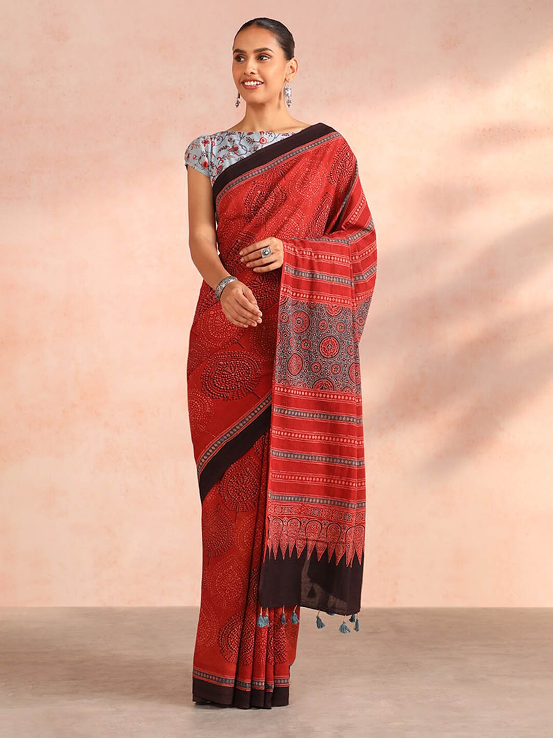 

Taneira Ethnic Motifs Block Printed Pure Cotton Saree, Red