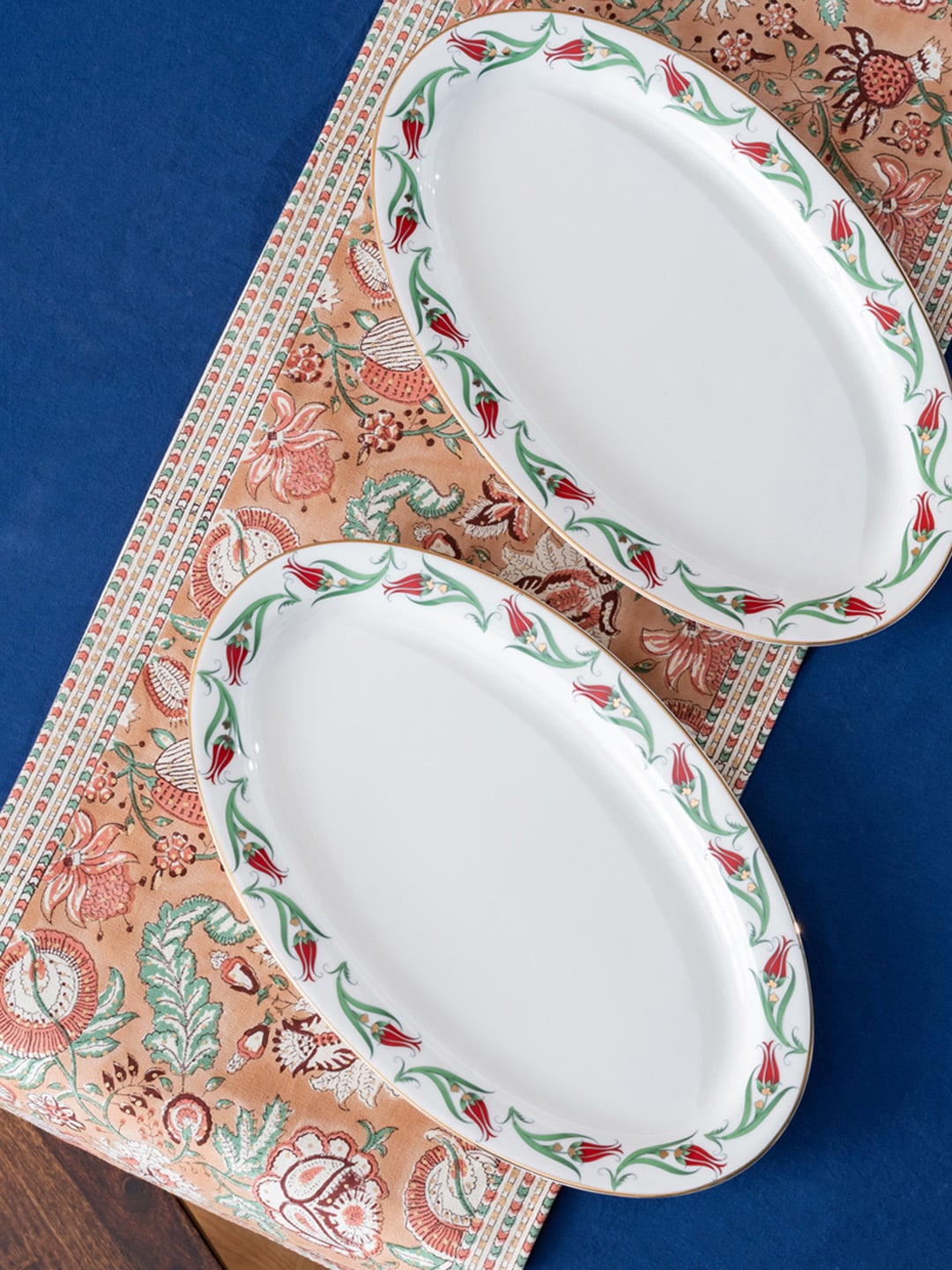 

Fabindia Avasa Decaled White & Green 2 Pieces Floral-Print Ceramic Oval Platters