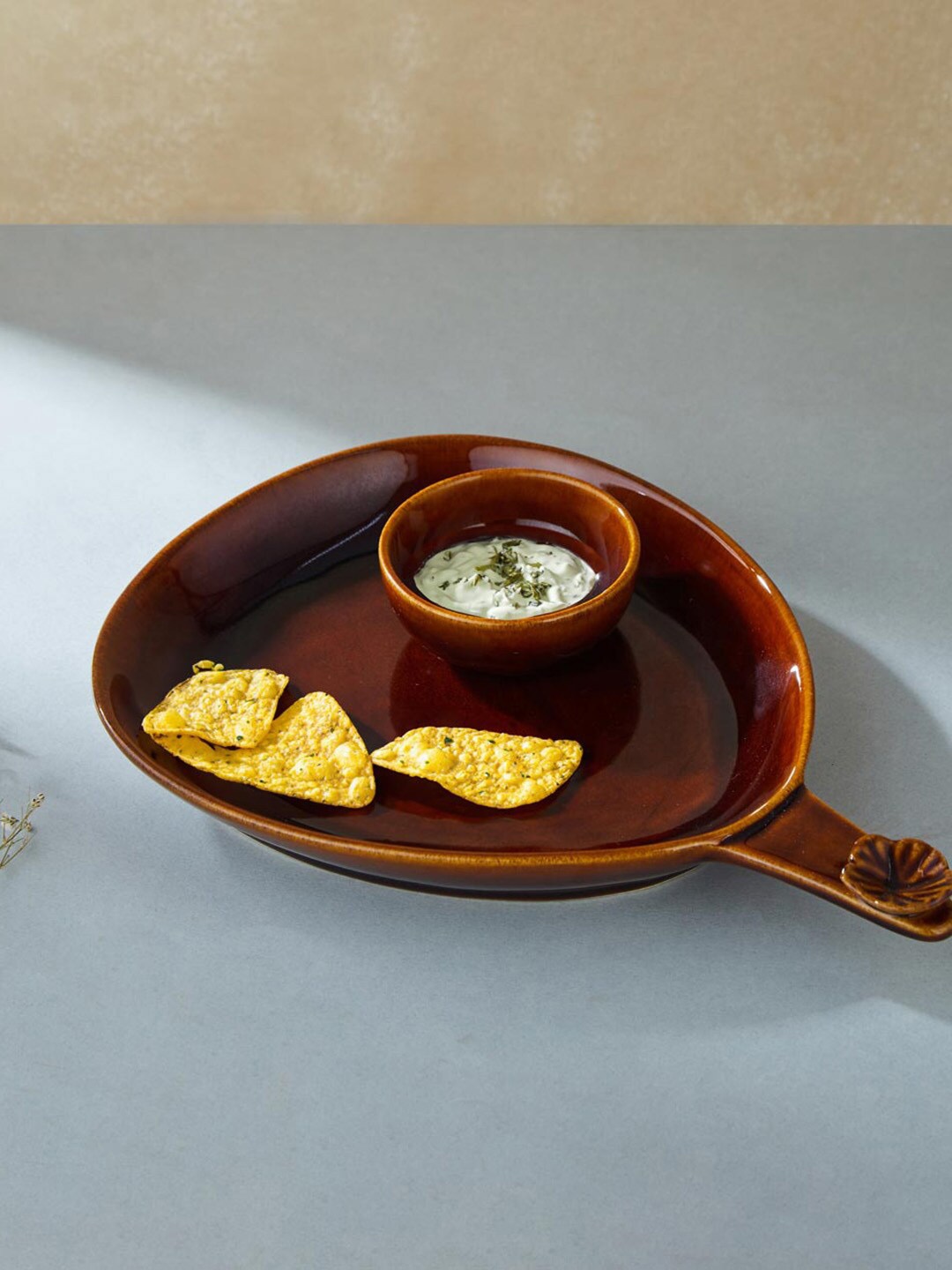 

Fabindia Naqaash Brown 2 Pc Ceramic Glazed Chip & Dip Platter