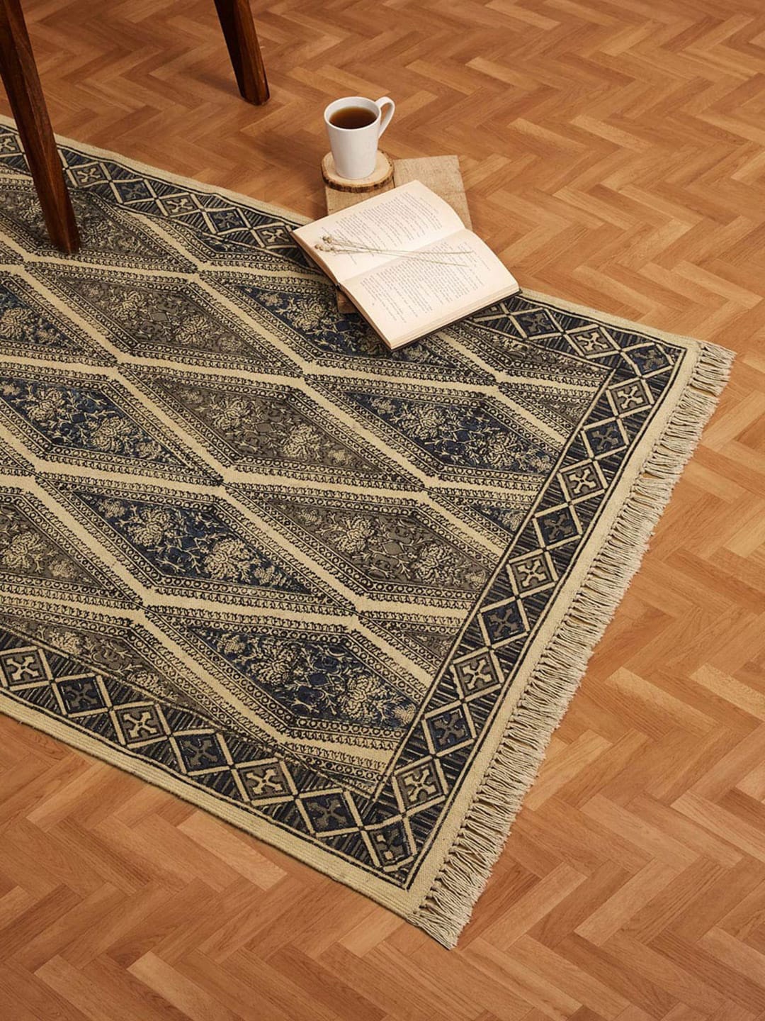 

Fabindia Beige & Grey Geometric Self-Design Cotton Dhurries