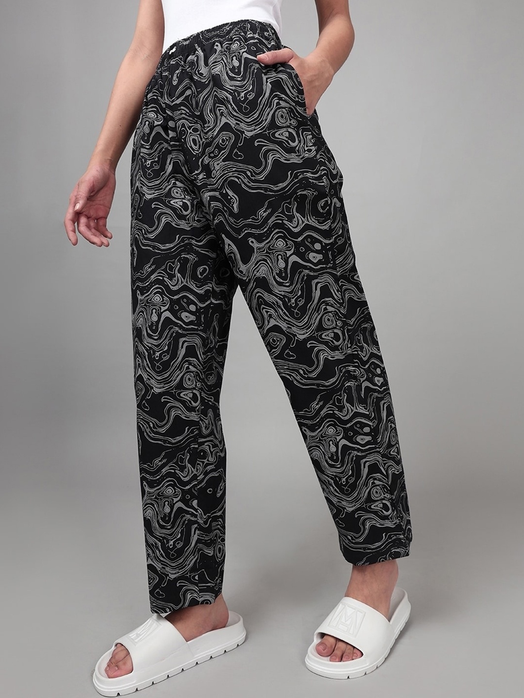 

Bewakoof Women All Over Printed Pyjamas, Black