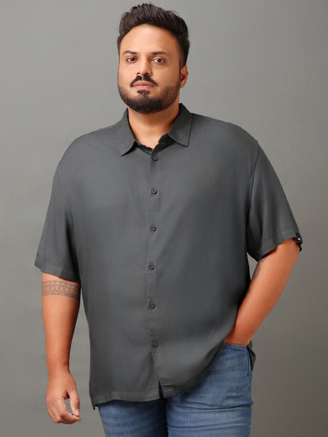 

Bewakoof Plus Spread Collar Short Sleeves Oversized Casual Shirt, Grey