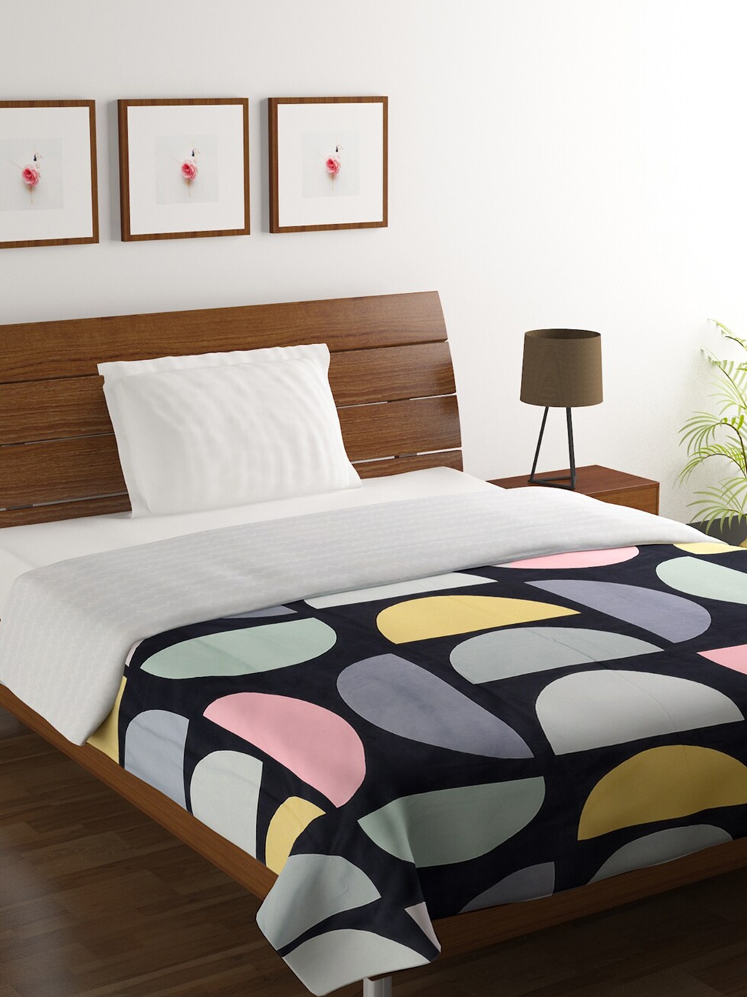 

HOMETALES Black & Pink Geometric Microfiber AC Room 110 GSM Single Bed Dohar