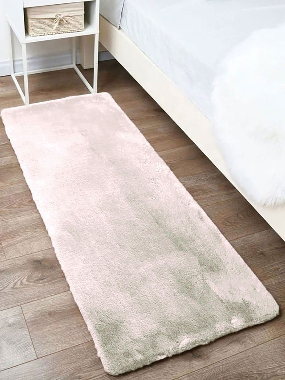 

LUXEHOME INTERNATIONAL Beige Ruffle Floor Runner