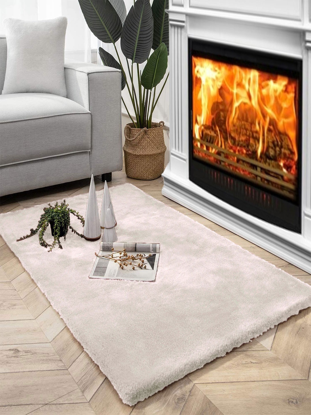 

LUXEHOME INTERNATIONAL Beige Anti-Skid Ruffle Carpet
