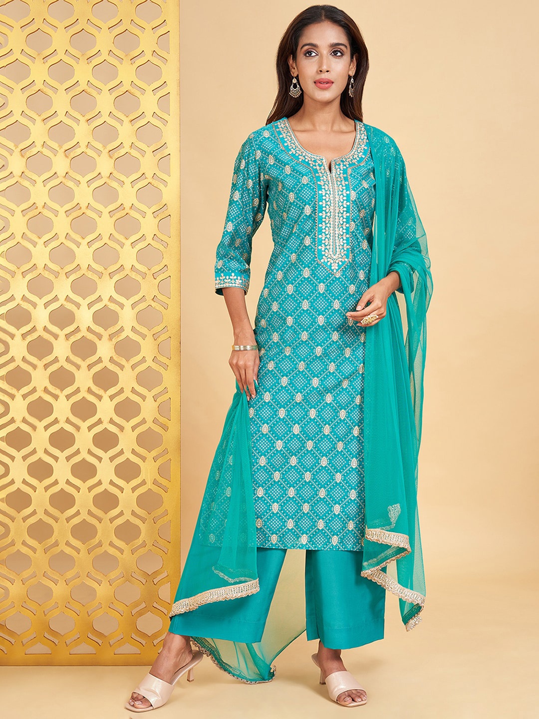 

RANGMANCH BY PANTALOONS Bandhani Printed Regular Thread Work Kurta With Palazzos & Dupatta, Turquoise blue