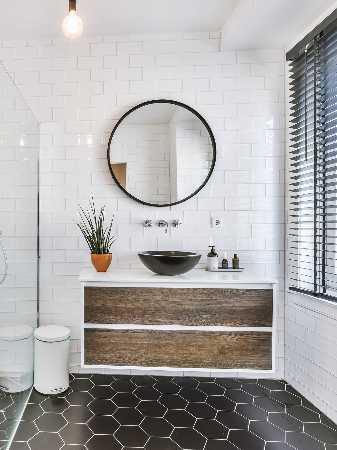 

BRANCO Black Metal Framed Round-Shape Bathroom Wall Mirror