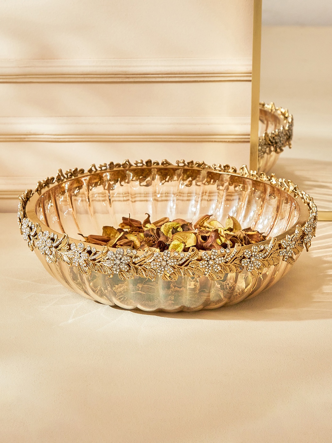 

Home Centre Fables aftyn Brown & White Textured Decorative Bowl, Gold