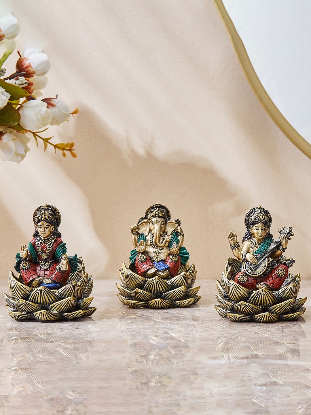 

Home Centre Alpana Red & Green 3 Pieces Textured Figurine Showpieces, Gold