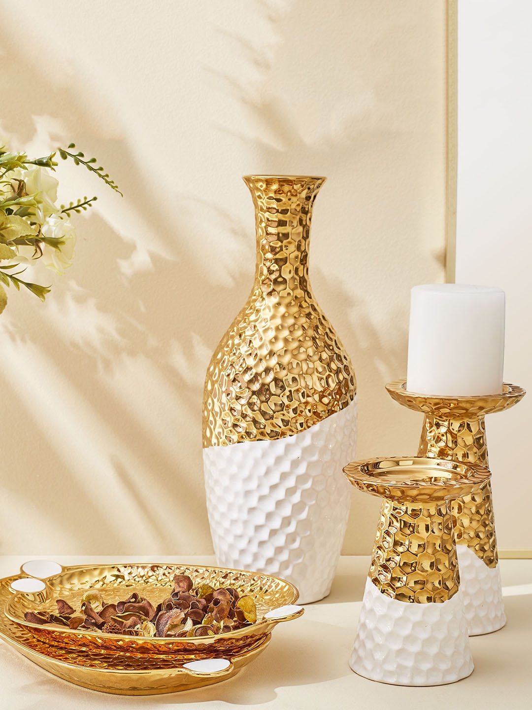 

Home Centre Stellar Fantasy 2 Pcs Gold-Toned Textured Trays