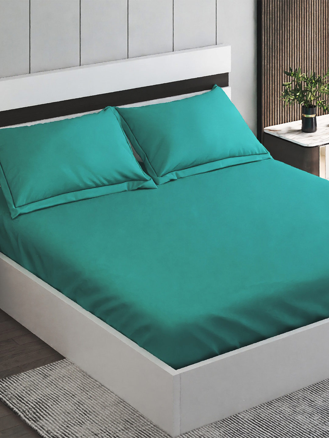 

Home Centre Moments Green & White Cotton 130 TC 2 Queen Bedsheet with 4 Pillow Covers