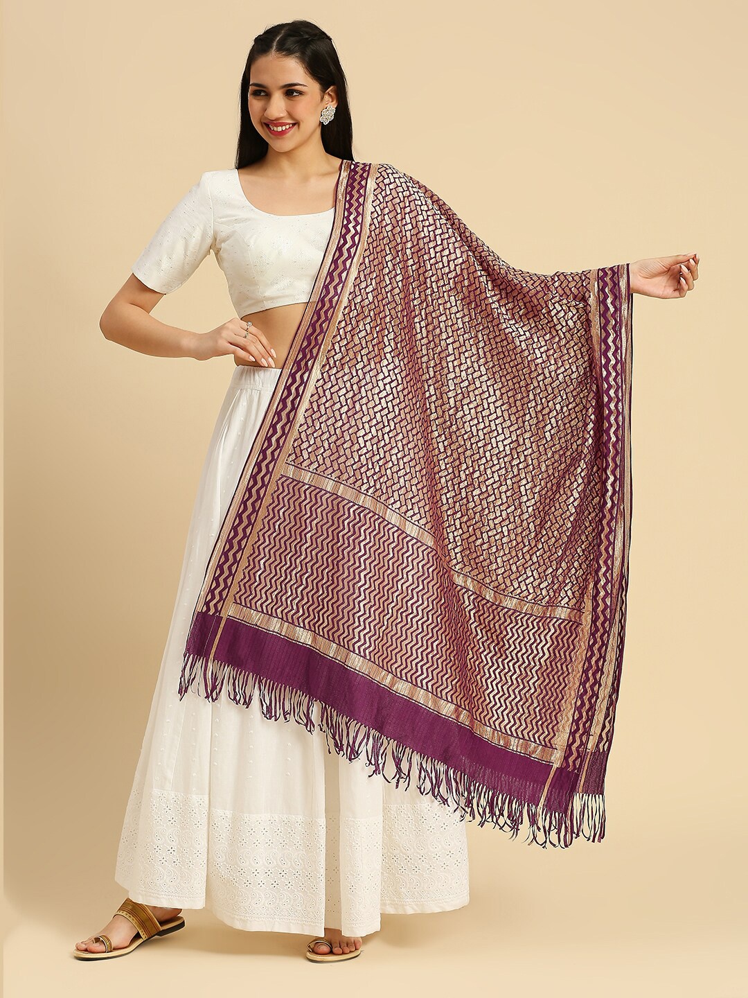 

Dupatta Bazaar Woven Design Zari Dupatta, Burgundy