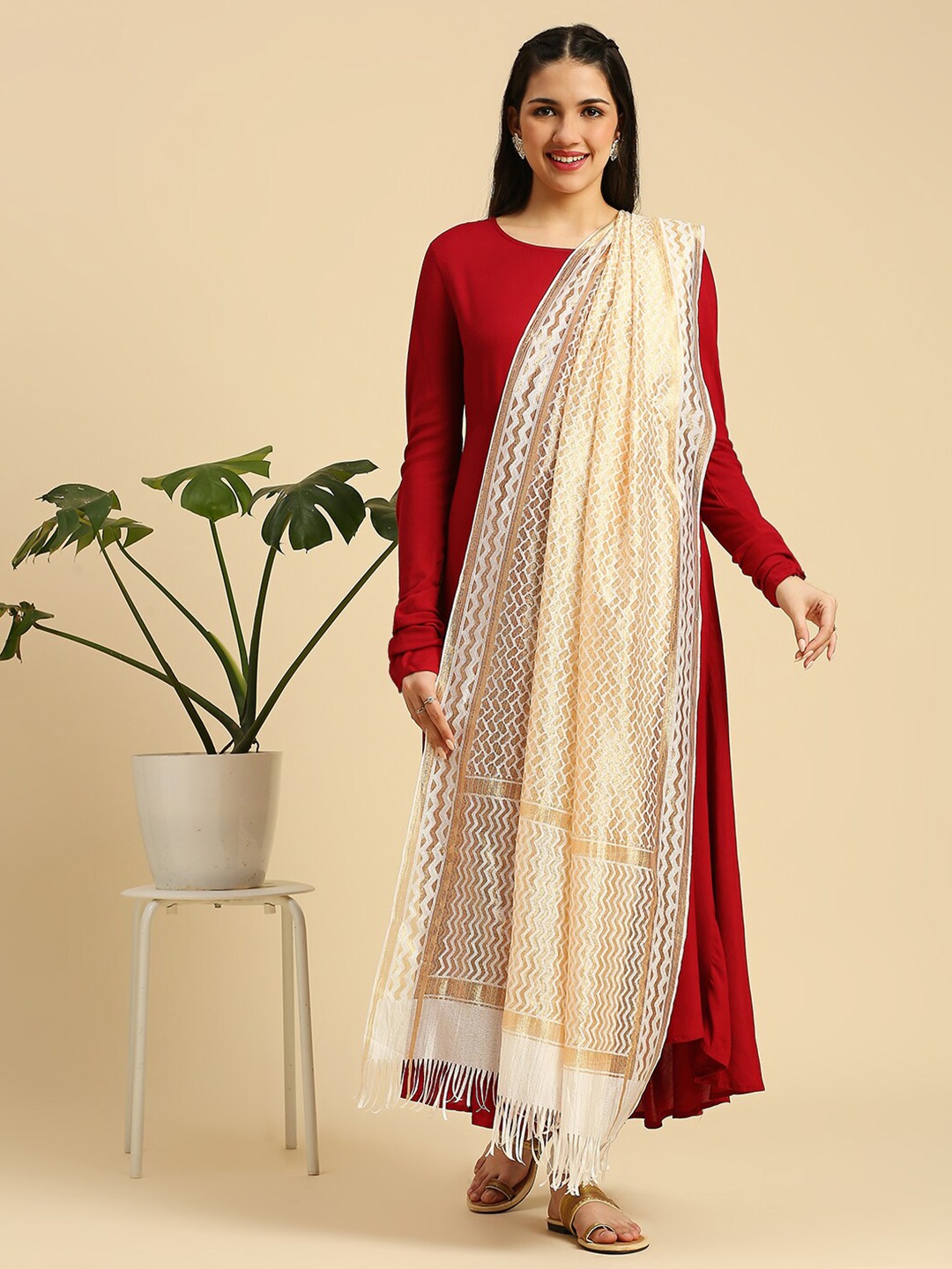 

Dupatta Bazaar Woven Design Zari Dupatta, White